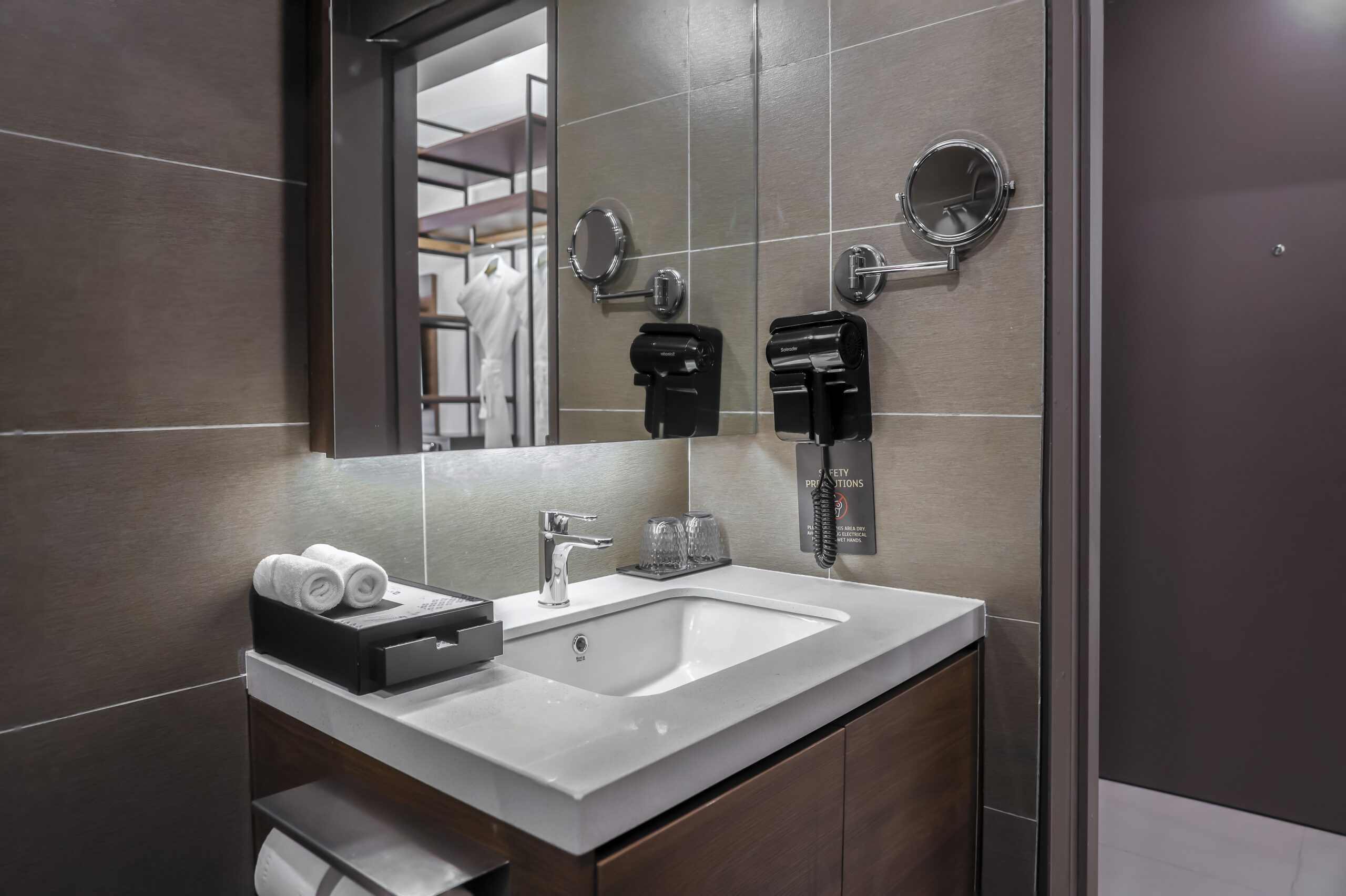 2 Bedroom Washing Basin