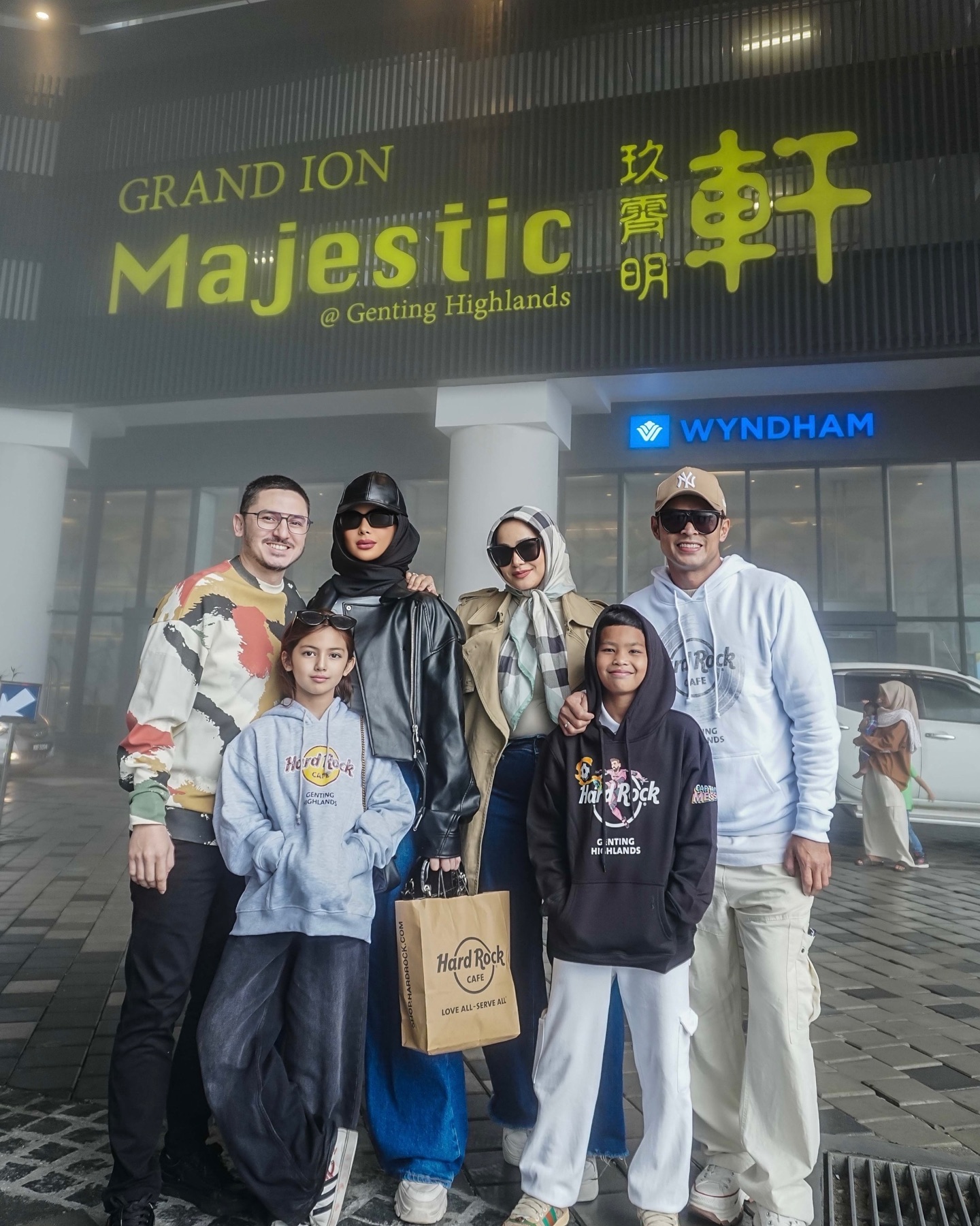 Rozita Che Wan and Family